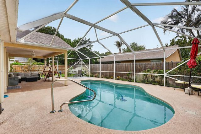 8295 SANDPINE Circle, Port St. Lucie, FL 34952