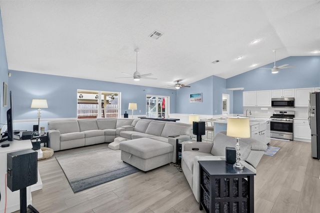8295 SANDPINE Circle, Port St. Lucie, FL 34952