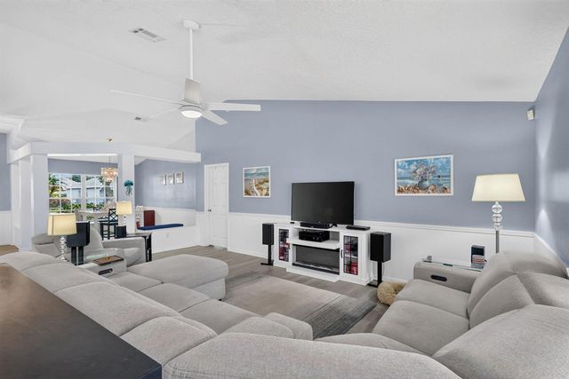 8295 SANDPINE Circle, Port St. Lucie, FL 34952