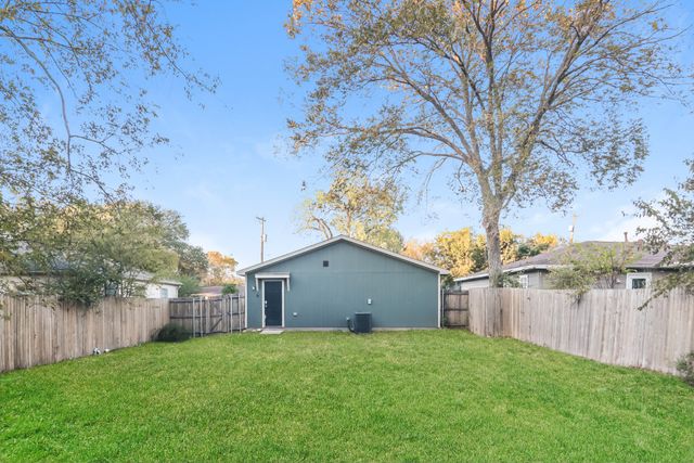 1123 Division Street, Greenville, TX 75401