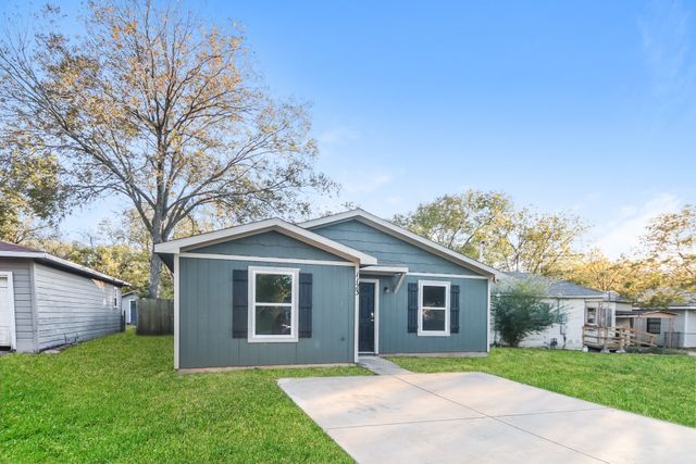 1123 Division Street, Greenville, TX 75401