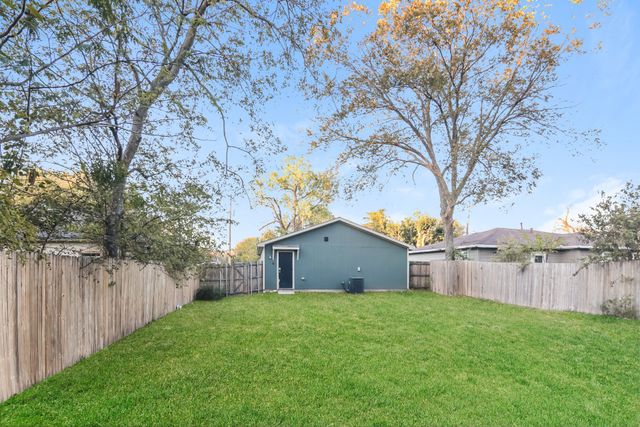 1123 Division Street, Greenville, TX 75401