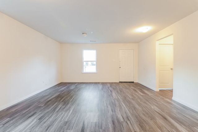 1123 Division Street, Greenville, TX 75401