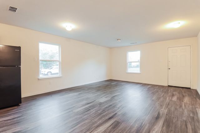 1123 Division Street, Greenville, TX 75401