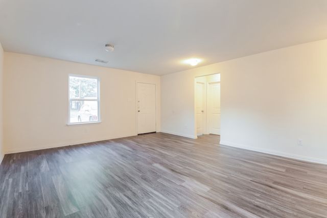 1123 Division Street, Greenville, TX 75401