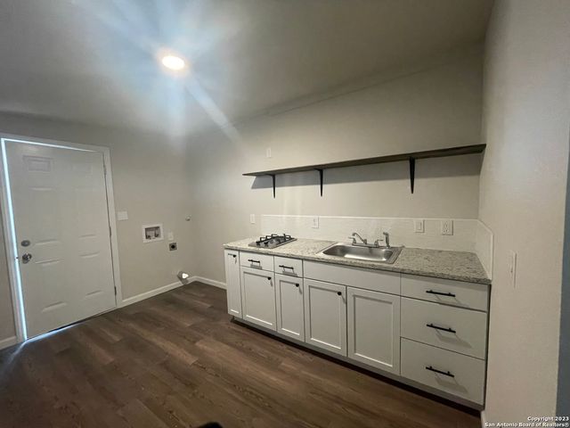 403 cornell B, San Antonio, TX 78201