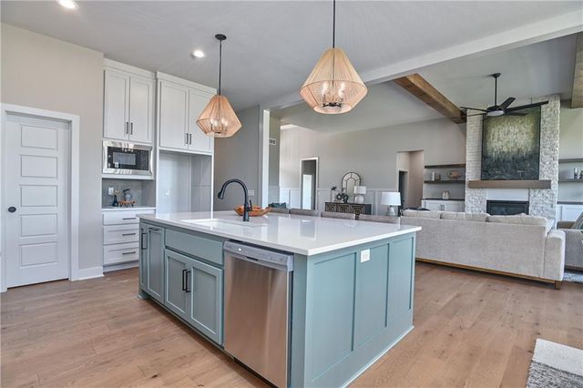 6005 Arapahoe Street, Shawnee, KS 66226