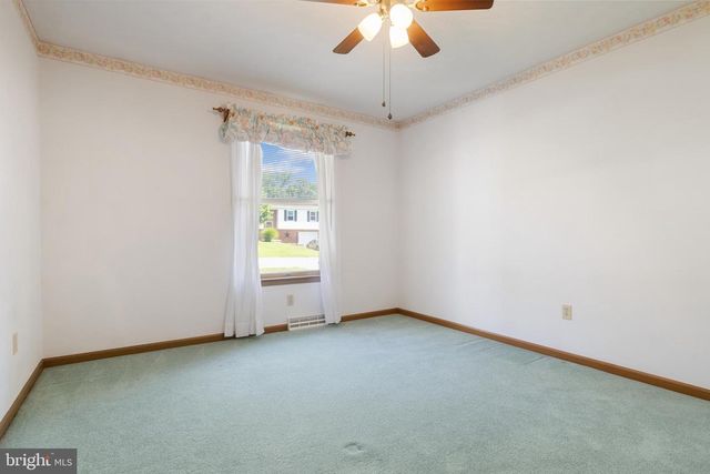 14 BENJAMIN DR, Hanover, PA 17331