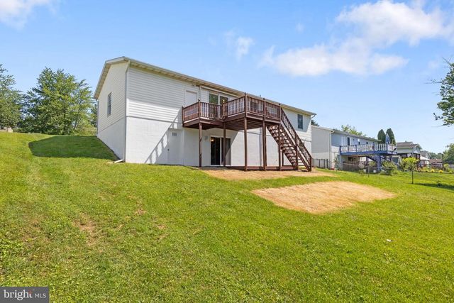 14 BENJAMIN DR, Hanover, PA 17331