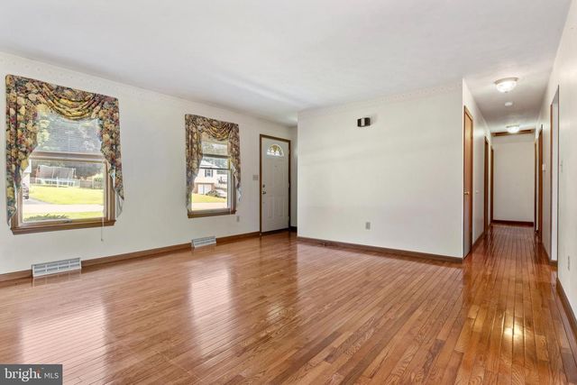 14 BENJAMIN DR, Hanover, PA 17331