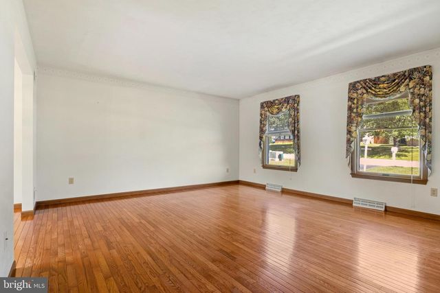14 BENJAMIN DR, Hanover, PA 17331