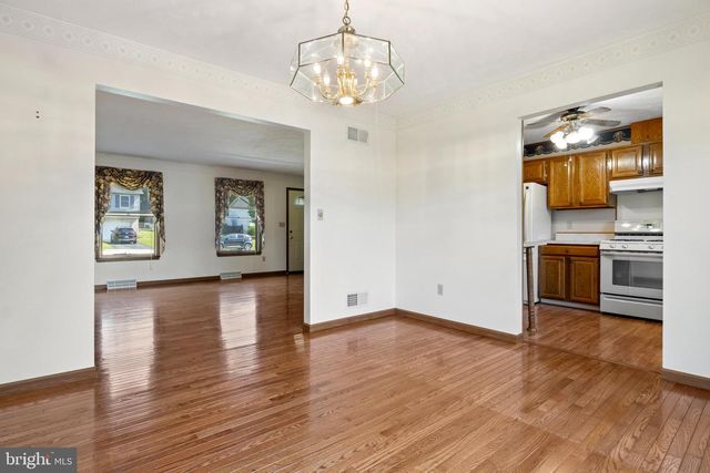 14 BENJAMIN DR, Hanover, PA 17331