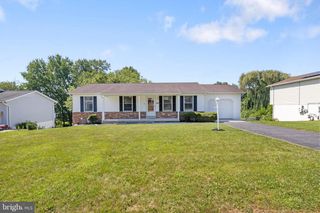 14 BENJAMIN DR, Hanover, PA 17331