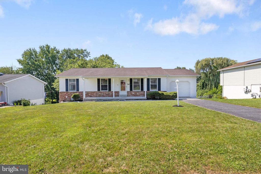 14 BENJAMIN DR, Hanover, PA 17331