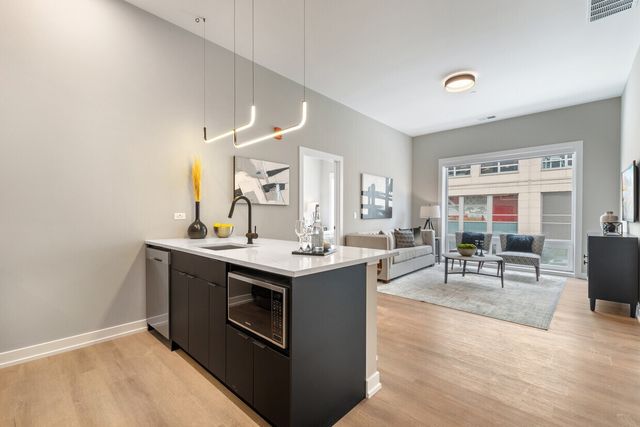 3217 N Clark Street 207, Chicago, IL 60657