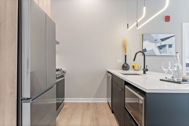 3217 N Clark Street 207, Chicago, IL 60657
