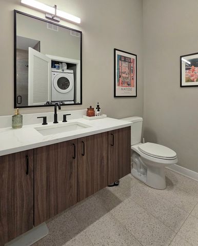 3217 N Clark Street 207, Chicago, IL 60657