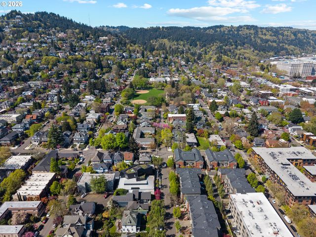 2356 Nw QUIMBY St, Portland, OR 97210