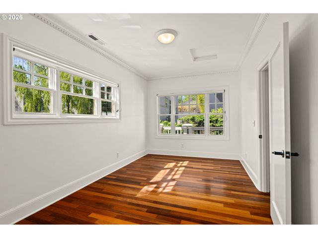 2356 Nw QUIMBY St, Portland, OR 97210