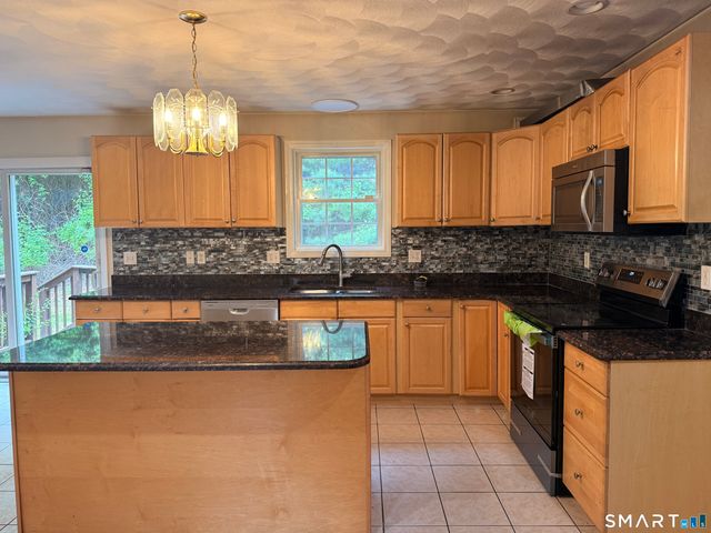 15 Salmon Drive, Brooklyn, CT 06234