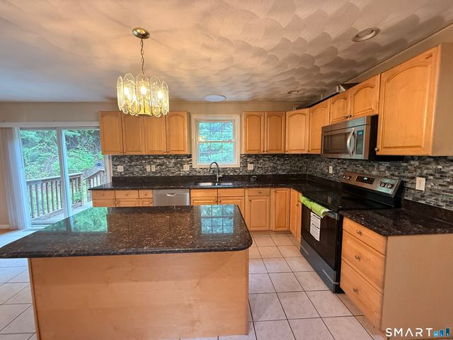 15 Salmon Drive, Brooklyn, CT 06234