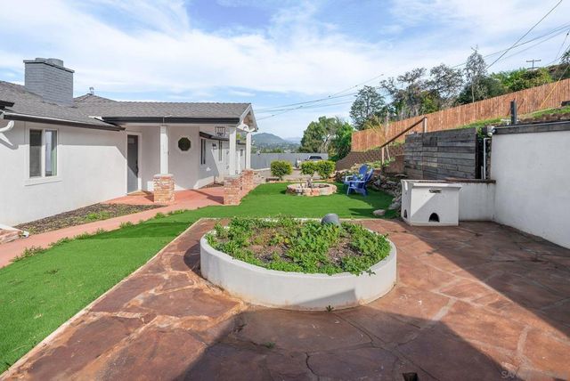 1192 Merritt Dr, El Cajon, CA 92020