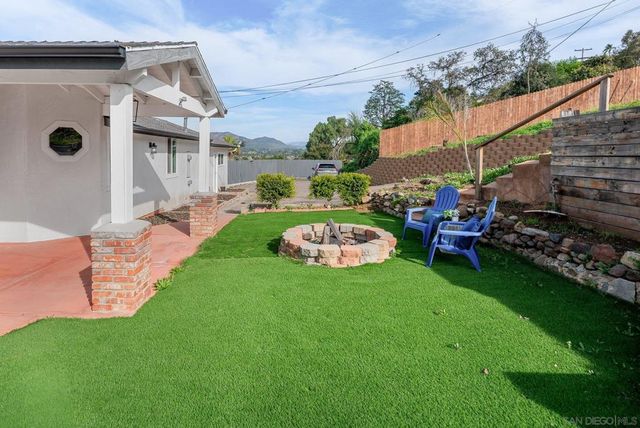 1192 Merritt Dr, El Cajon, CA 92020