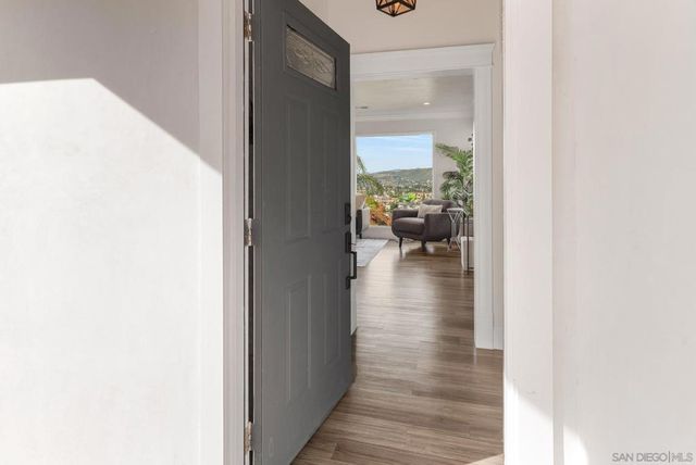 1192 Merritt Dr, El Cajon, CA 92020