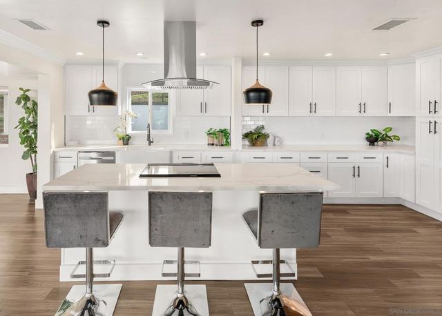 1192 Merritt Dr, El Cajon, CA 92020