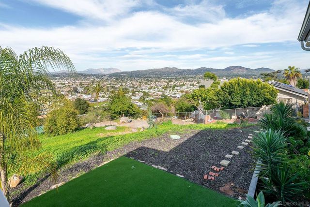 1192 Merritt Dr, El Cajon, CA 92020