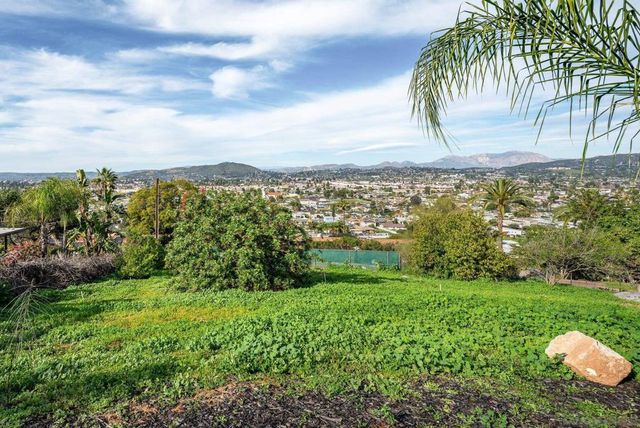 1192 Merritt Dr, El Cajon, CA 92020