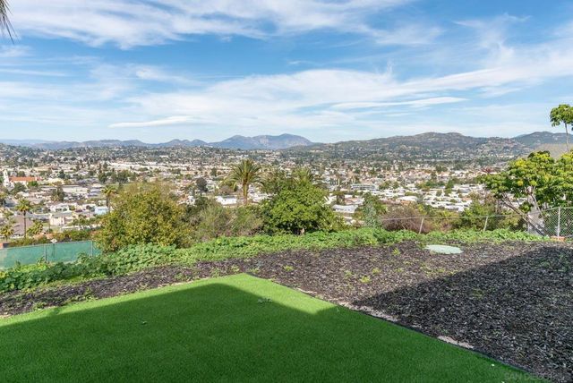 1192 Merritt Dr, El Cajon, CA 92020