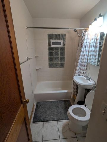 2235 W Tripoli AVENUE, Milwaukee, WI 53221