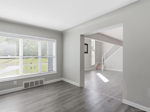 3700 Green Lake Road, West Bloomfield Charter Township, MI 48324