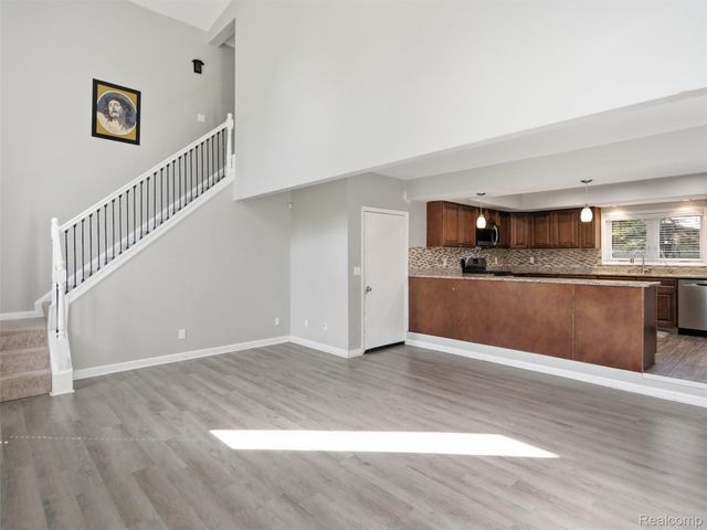 3700 Green Lake Road, West Bloomfield Charter Township, MI 48324