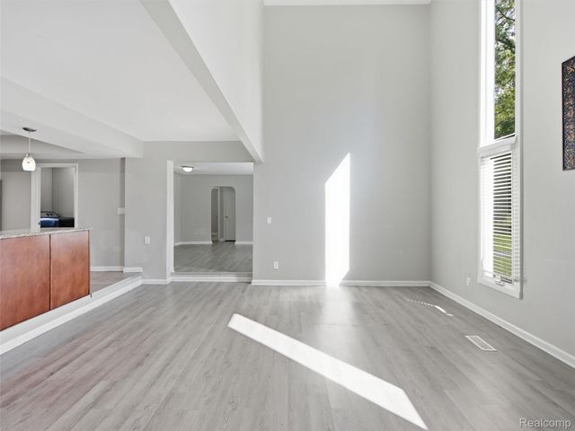 3700 Green Lake Road, West Bloomfield Charter Township, MI 48324
