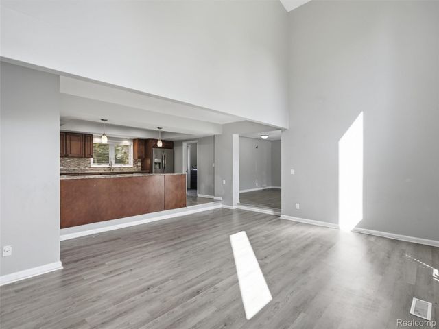3700 Green Lake Road, West Bloomfield Charter Township, MI 48324