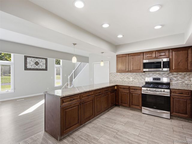 3700 Green Lake Road, West Bloomfield Charter Township, MI 48324