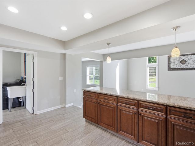 3700 Green Lake Road, West Bloomfield Charter Township, MI 48324