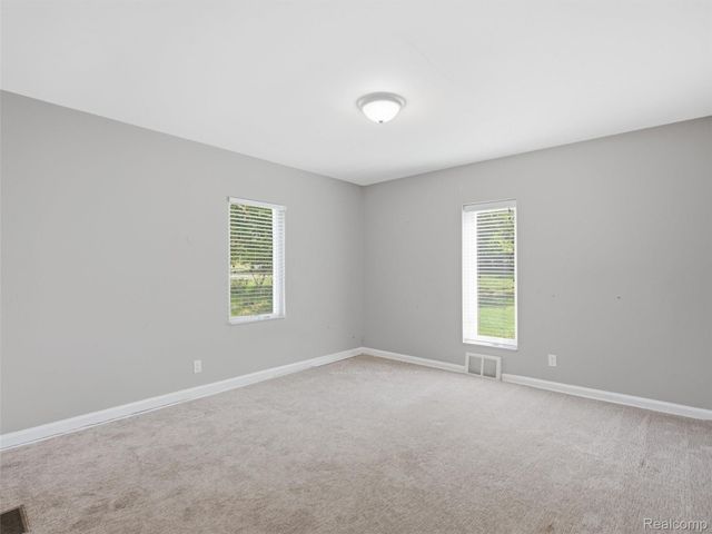 3700 Green Lake Road, West Bloomfield Charter Township, MI 48324