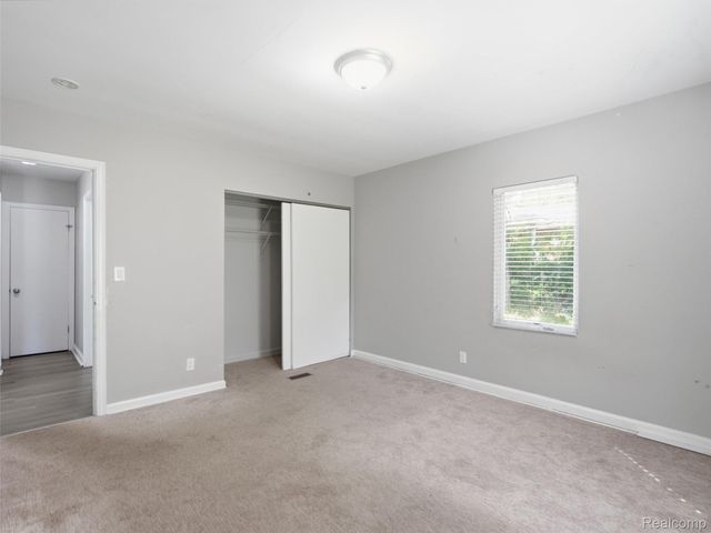 3700 Green Lake Road, West Bloomfield Charter Township, MI 48324