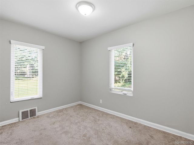 3700 Green Lake Road, West Bloomfield Charter Township, MI 48324