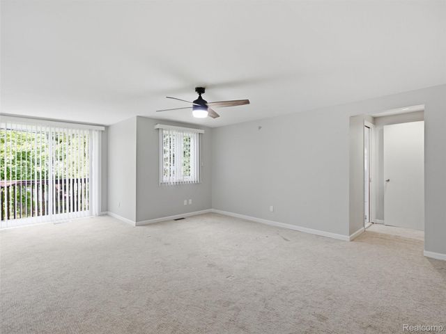 3700 Green Lake Road, West Bloomfield Charter Township, MI 48324