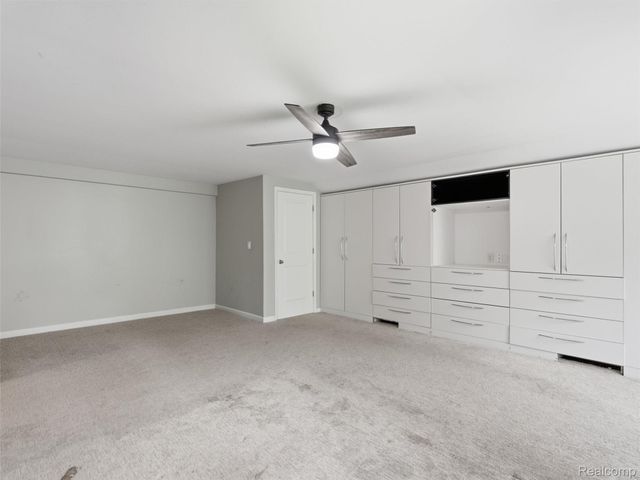 3700 Green Lake Road, West Bloomfield Charter Township, MI 48324
