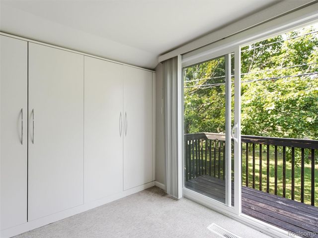 3700 Green Lake Road, West Bloomfield Charter Township, MI 48324