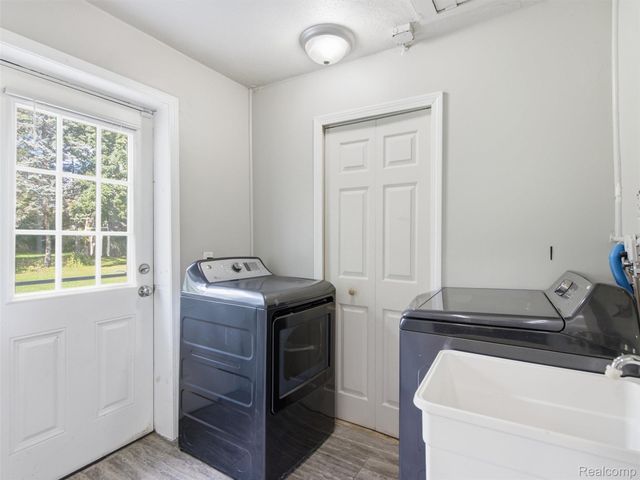 3700 Green Lake Road, West Bloomfield Charter Township, MI 48324