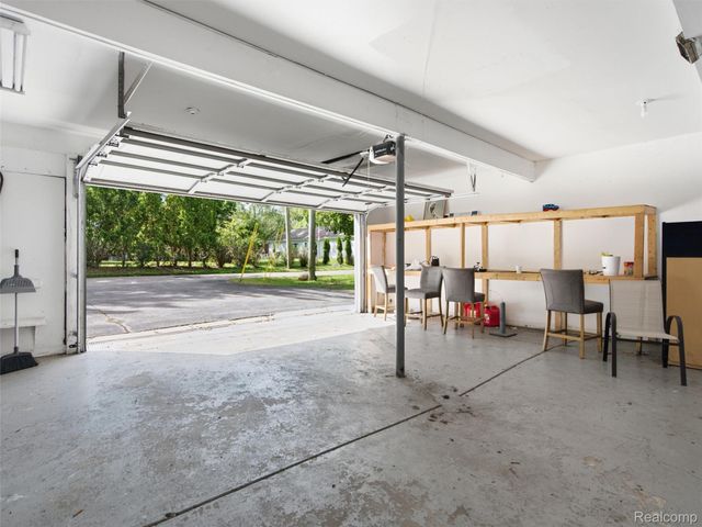 3700 Green Lake Road, West Bloomfield Charter Township, MI 48324