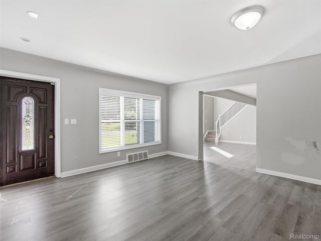 3700 Green Lake Road, West Bloomfield Charter Township, MI 48324