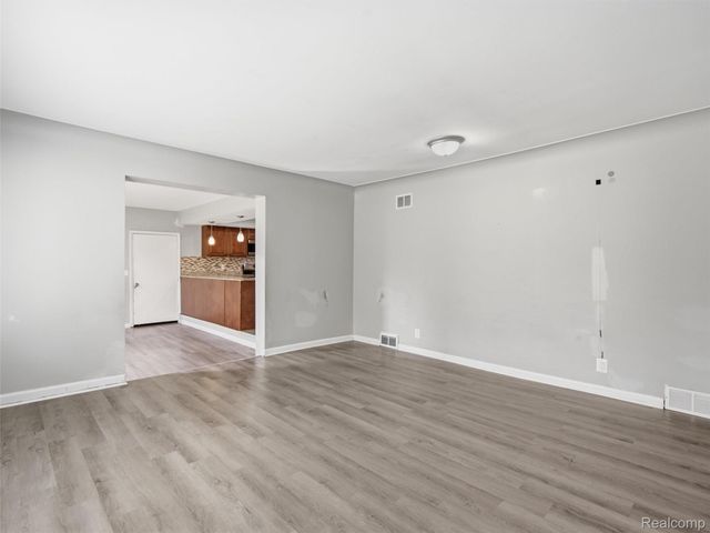 3700 Green Lake Road, West Bloomfield Charter Township, MI 48324