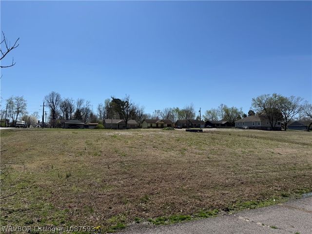 4 W Houston Street, Lavaca, AR 72941